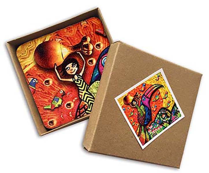 Caja de cartón en la que se entrega el juego de portavasos
